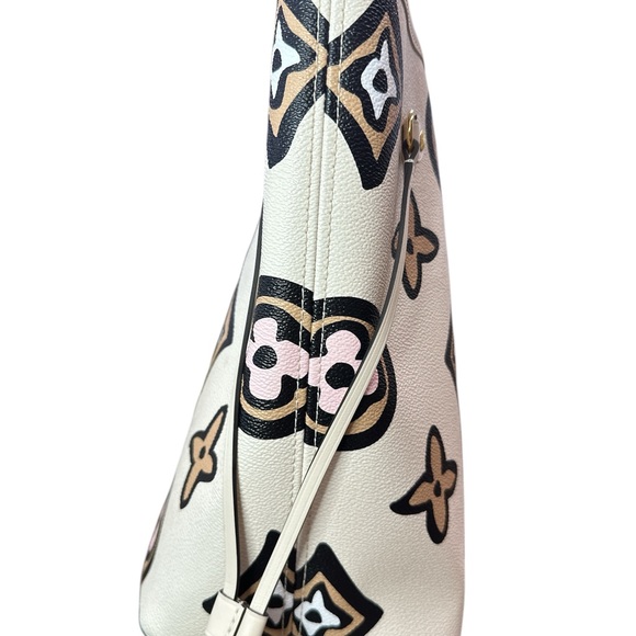 Louis Vuitton Wild at Heart Neverfull leather Tote MM - Picture 4 of 16